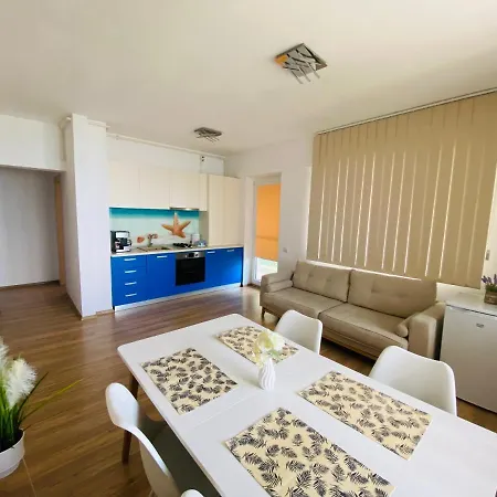 Moonlight Apartment Mamaia